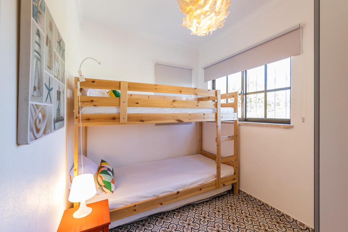 Соба 4 (надолни улици)