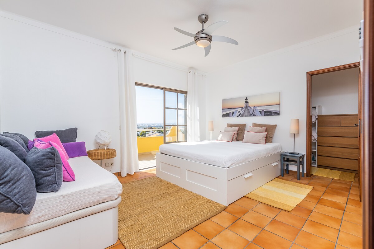 Соба 3 (на горниот кат)