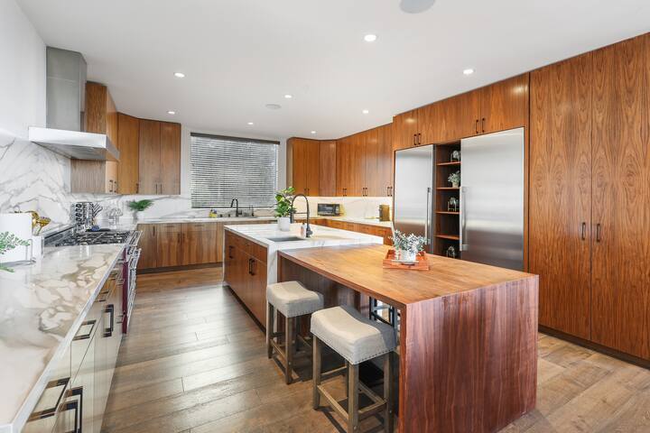 Sophisticated 3-Story Getaway with Pool gallery image 5