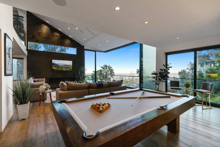 Sophisticated 3-Story Getaway with Pool gallery image 4