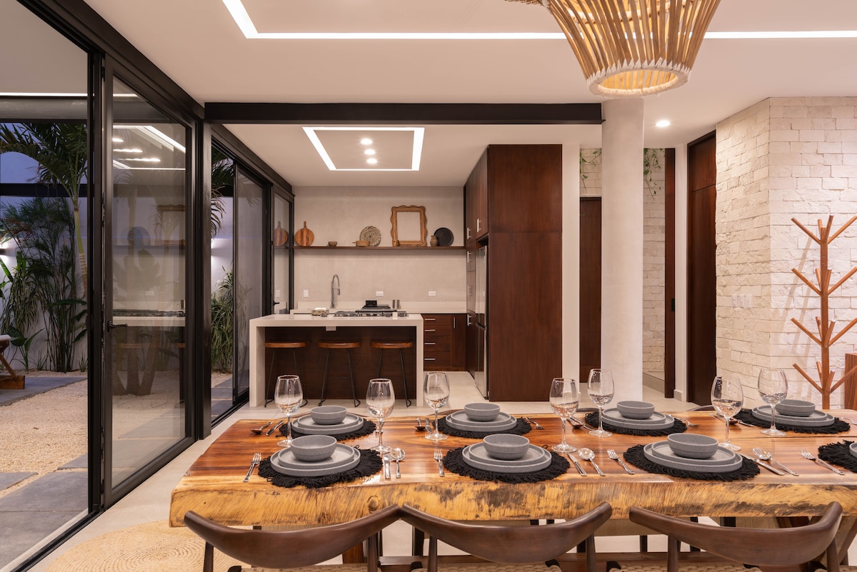 ห้องครัวและห้องรับประทานอาหารแบบเปิดโล่ง