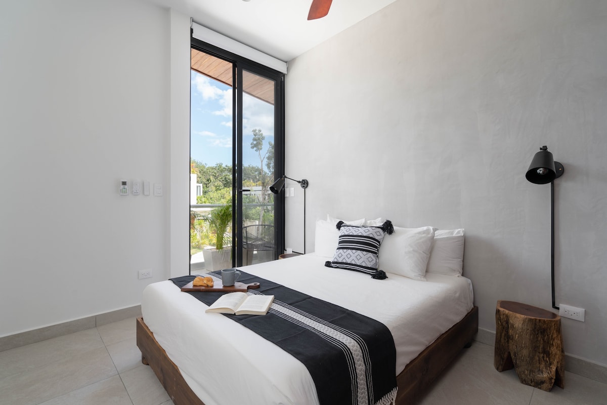 เตียงควีนไซส์พร้อมระเบียง 