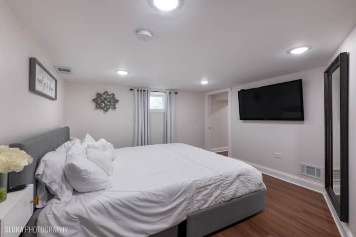 kitanda aina ya king cha ghorofa ya chini