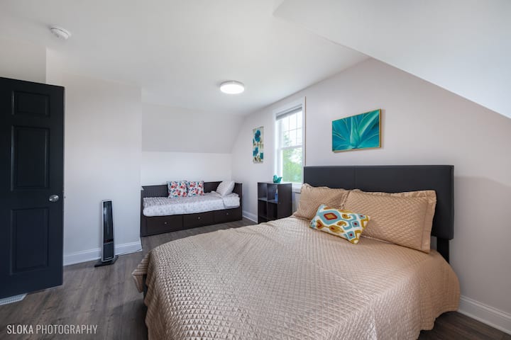 Pacha wa ghorofa ya 2 na kitanda aina ya queen