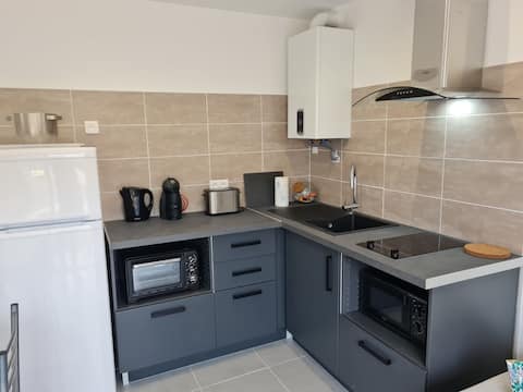 Popular Airbnb listing: Apartment 1 recent Saint Raphael in Saint Raphaël