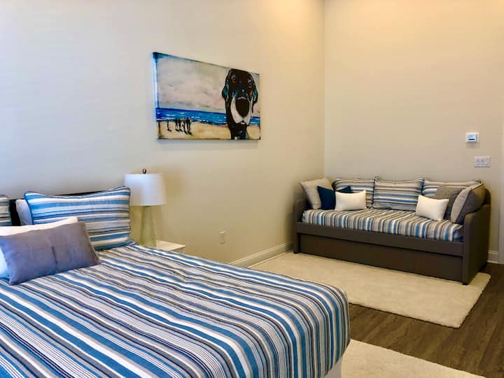 Kiwango cha kati - Kitanda aina ya Queen, vitanda viwili pacha, tembea kwenye kabati, bafu la chumbani