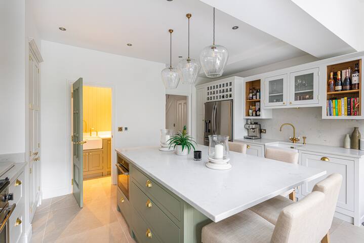 Spacious 3 bedroom house nr Wimbledon Tennis Club gallery image 2