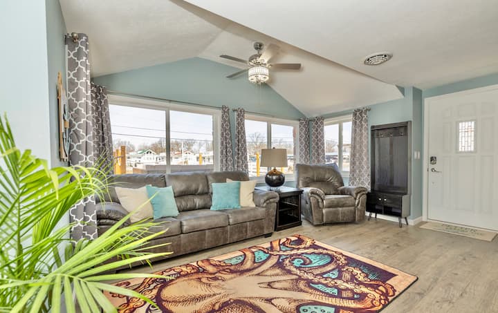 3-bedroom Lakefront Home With Dock, Kayaks, & Sup! - Lakeview, OH