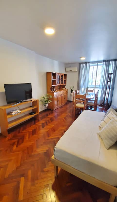 Comfortable apartment 4 blocks from the Monument