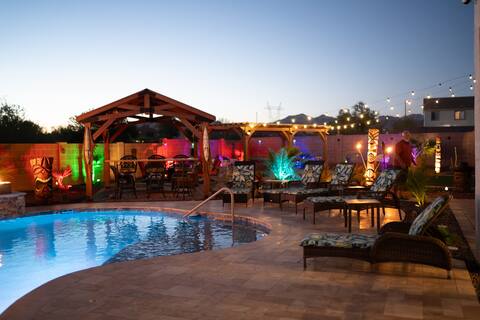 Huge Home - Heated Pool - Beautiful Backyard Oasis