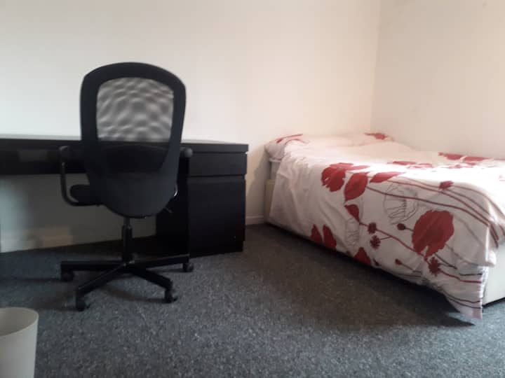 Lovely Double Room in Bristol City Centre Condominiums for Rent in