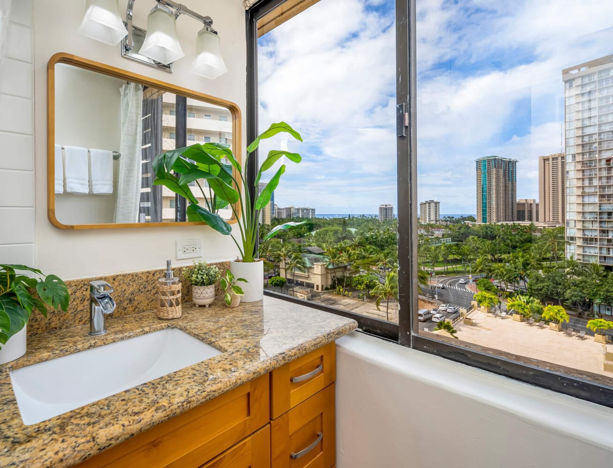 Condo in Honolulu · ★4.89 · 1 bedroom · 1 bed · 1 bath - Image 5