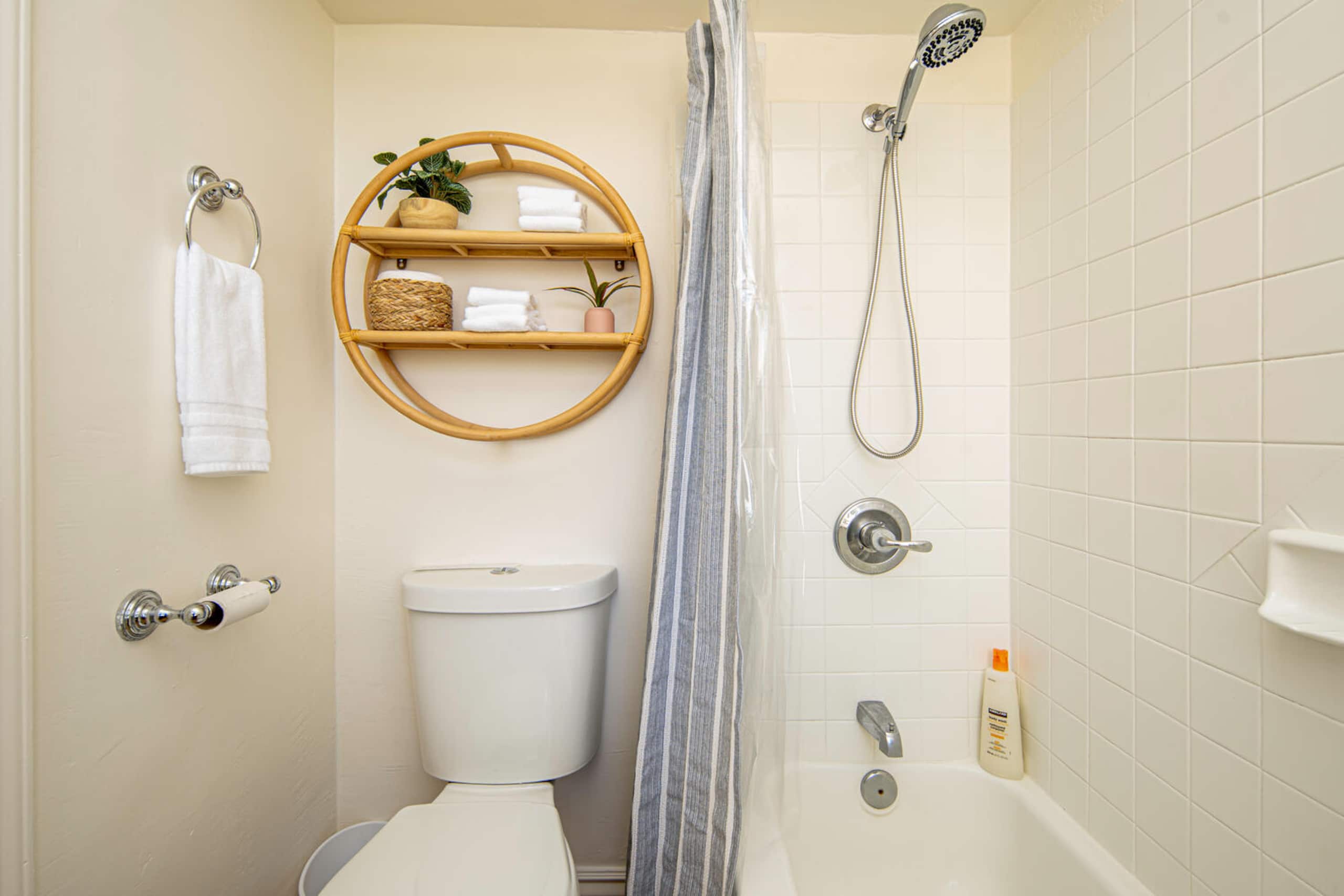 Condo in Honolulu · ★4.89 · 1 bedroom · 1 bed · 1 bath - Image 15