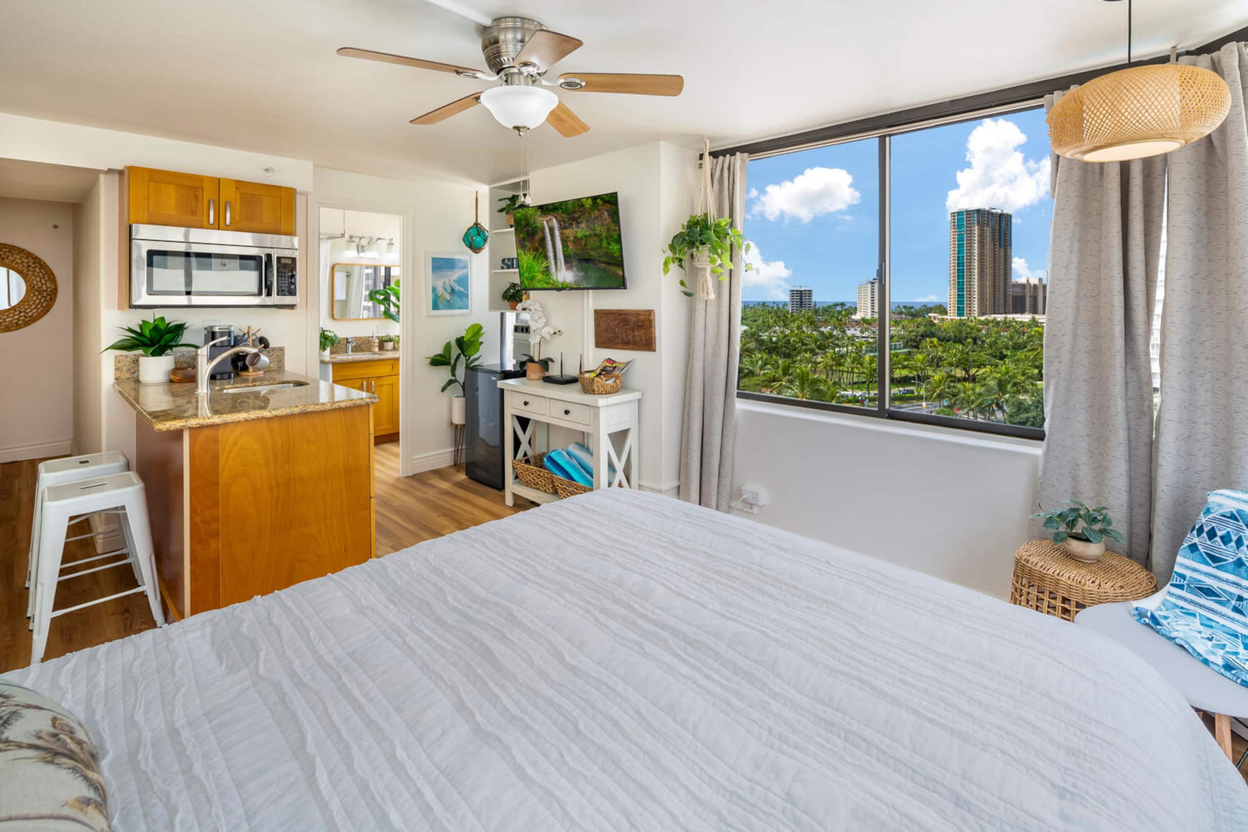 Condo in Honolulu · ★4.89 · 1 bedroom · 1 bed · 1 bath - Image 1