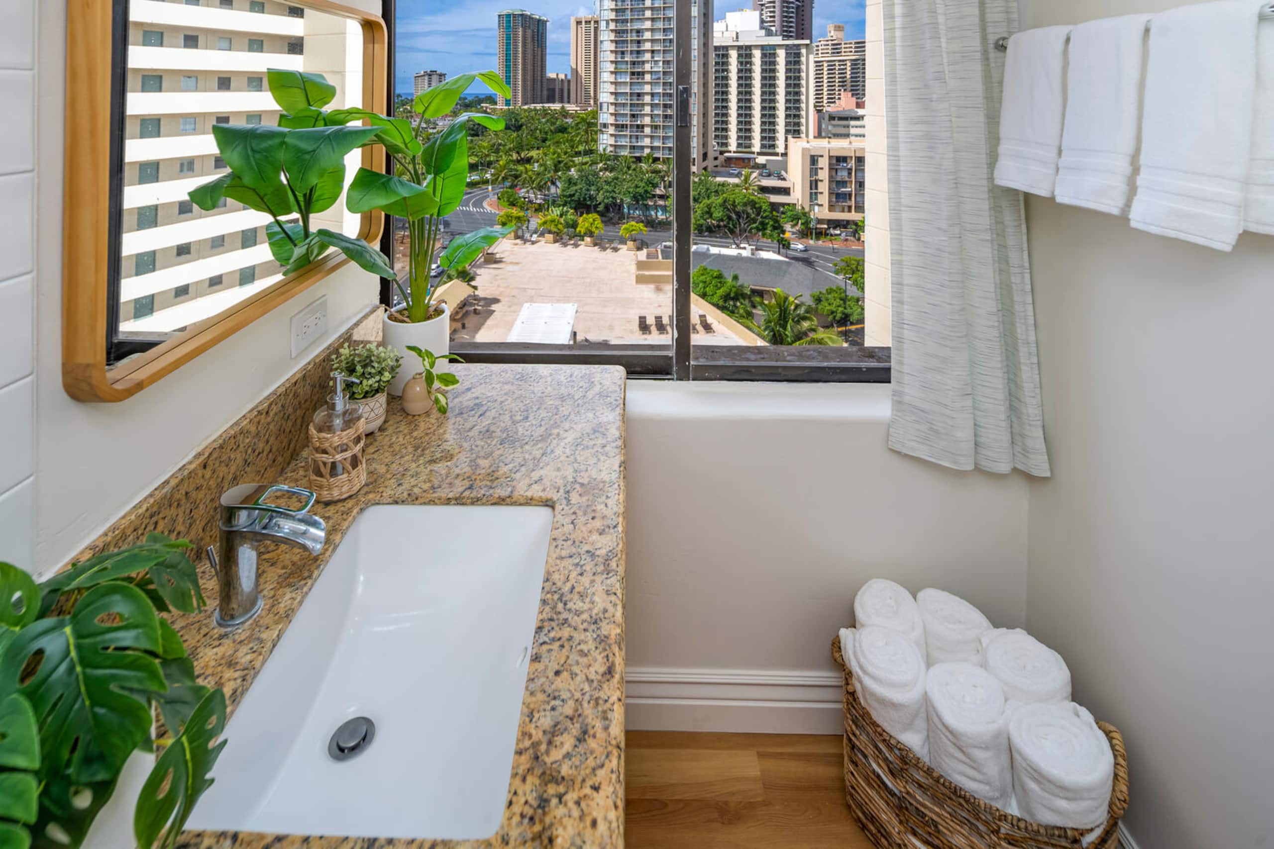 Condo in Honolulu · ★4.89 · 1 bedroom · 1 bed · 1 bath - Image 16