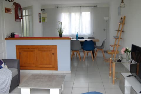 Popular Airbnb listing: INDEPENDENT HOUSE LOCATED IN A DEAD-END STREET 2 ** in Santec