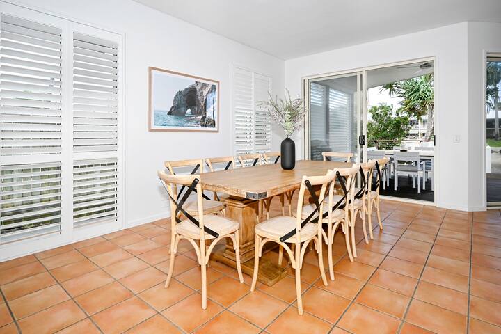 Stunning Mooloolaba Waterfront Home -10 guests ZB1 gallery image 5