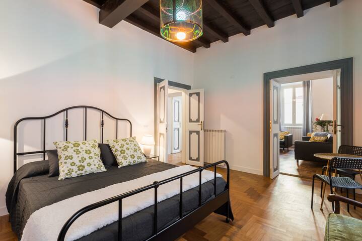 Croce Palace unit 4 – 3 Bedrooms / P.zza di Spagna gallery image 2