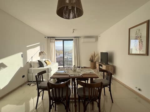 Propiedad de Airbnb exitosa: Spacious and bright apartment in Godoy Cruz. en Departamento Godoy Cruz