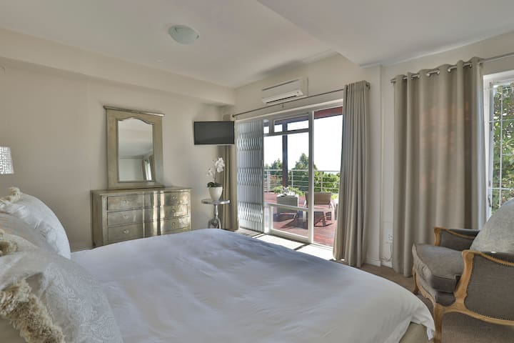 Camps Bay Luxury Living gallery image 5
