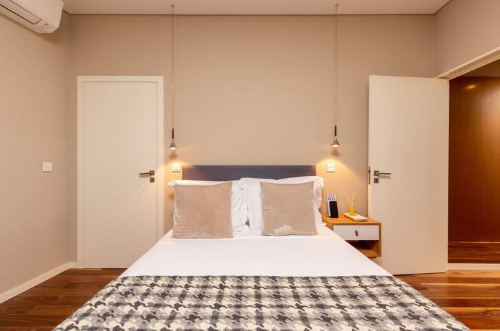 4B – Penthouse in Porto Historic Center gallery image 3