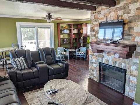Huron Loft, Vacation Home, Close to Ferries, Trail