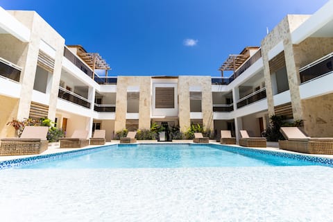 Private 22 BR Oasis, steps from beach