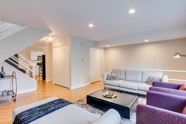 Upscale 4-Bedroom Townhouse w/Garage – LOCATION gallery image 3