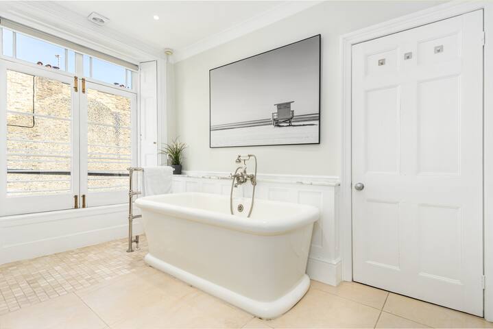 Grade II Listed Gem | Luxury Georgian Retreat gallery image 5