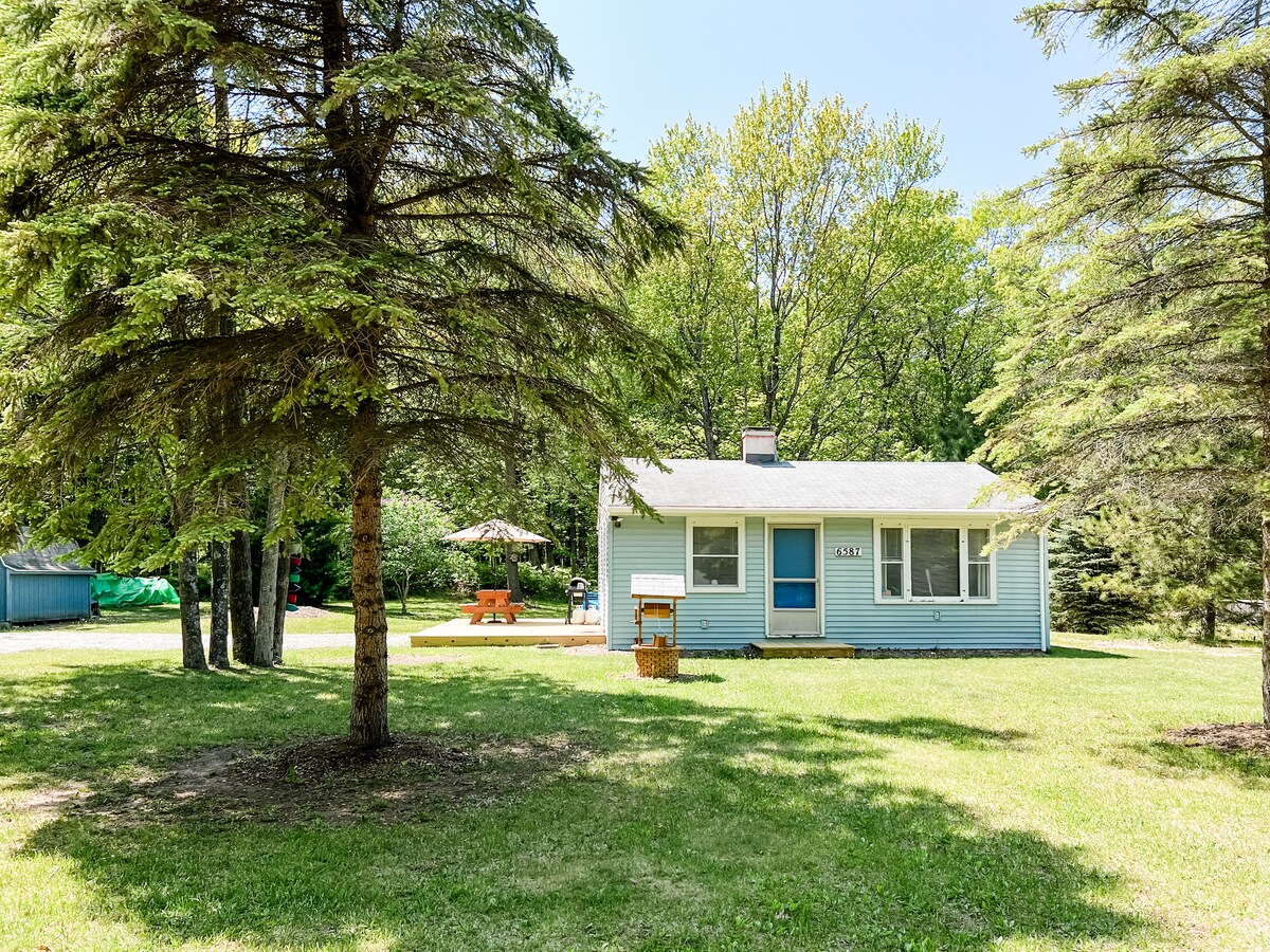 Cozy cottageSummer, Fall & Winter fun! Cottages for Rent in