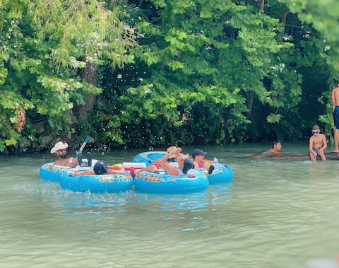 #41Sons River Ranch Safari Cabin