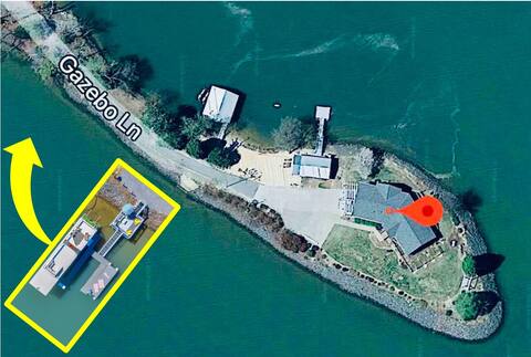 7 Bedroom Private Peninsula with Houseboat -Moored