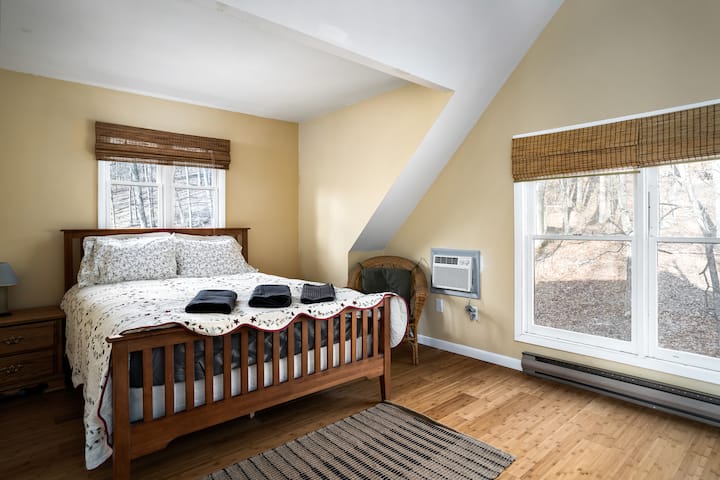 楼上主卧室的光线、空间和隐私都非常好