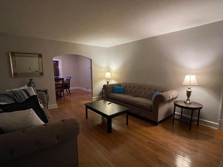 4 Bedroom home with pool table and playroom . Houses for Rent in