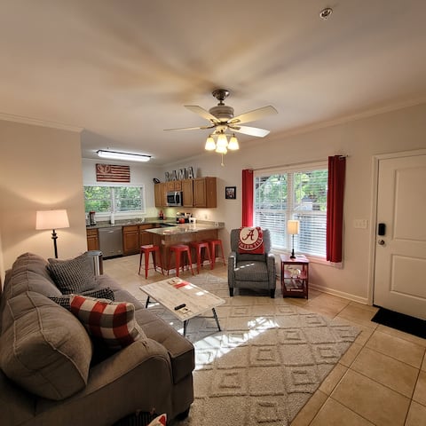 Top performing Airbnb: 6 Blocks to Stadium, Strip and Downtown! in Tuscaloosa