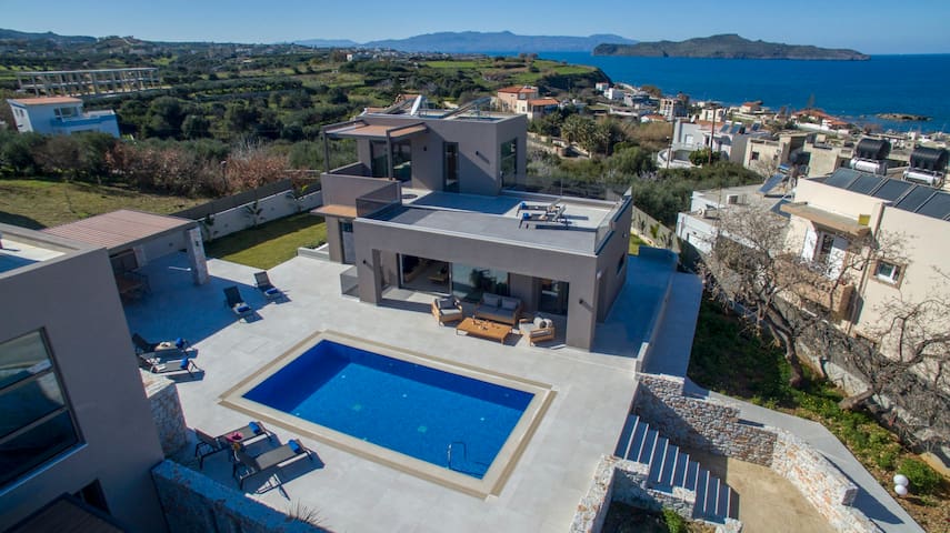 Brand New Lux villa-Sauna&Jacuzzi- Pvt Heated Pool