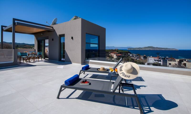 Brand New Lux villa-Sauna&Jacuzzi- Pvt Heated Pool gallery image 2