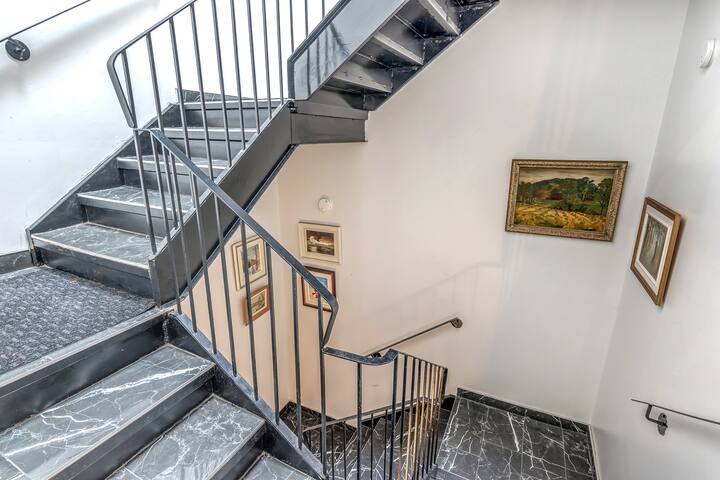 Old Mtl DT Victorian 2-Floor Penthouse 6 Bedroom gallery image 4