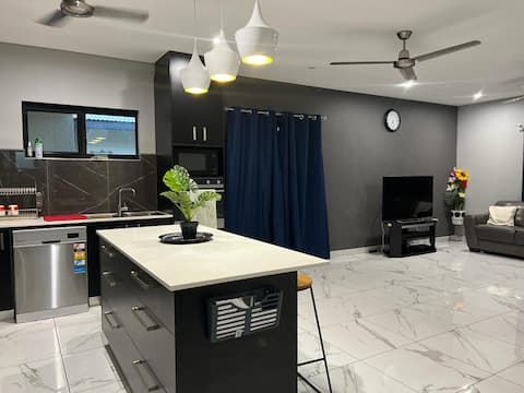 Three-bedroom holiday home + Carpark