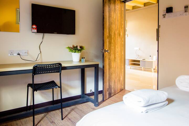 ♚ Explore 4BR Gardenhouse Retreats (Free Parking)