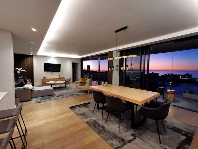 Sea Point – Luxury 2 Bedroom Apartment – Sea View