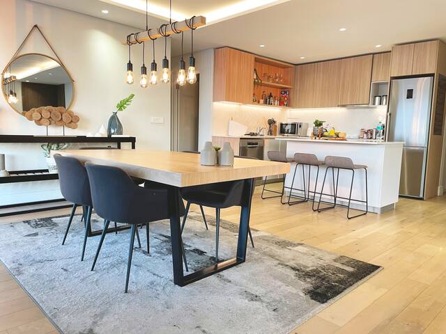 Luxury 2 bedroom apartment with spectacular views. gallery image 3