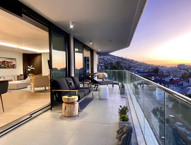Luxury 2 bedroom apartment with spectacular views. gallery image 2