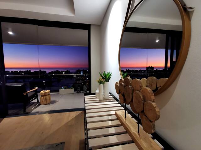 Luxury 2 bedroom apartment with spectacular views. gallery image 5