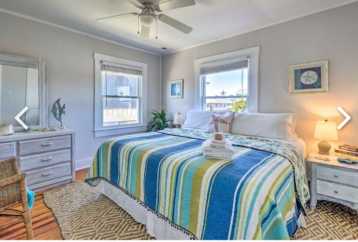 Master with KING Bed, Private Bath, Fresh Linens, Smart TV!