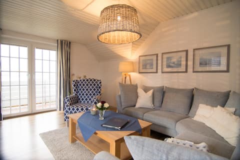 Lovely apartment with balcony - only 400 m to the North Sea