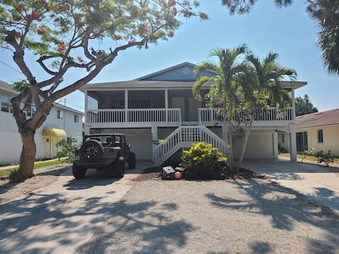 Spacious Updated W&D Full Kitchen 1.5 Mi. to Beach