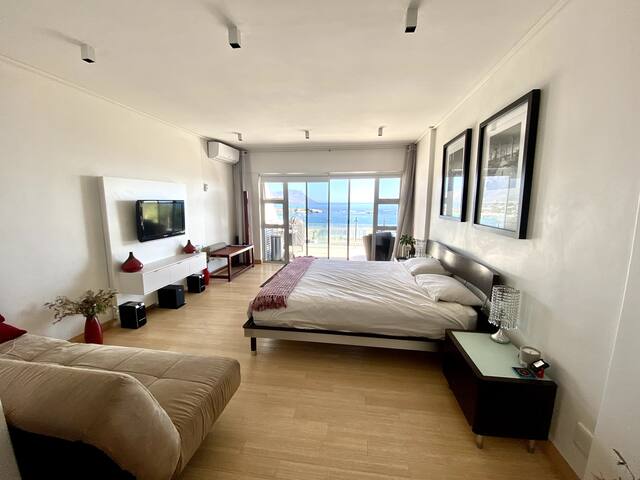 Best scenic view in Cape Town, Clifton. 2-bed apt gallery image 4