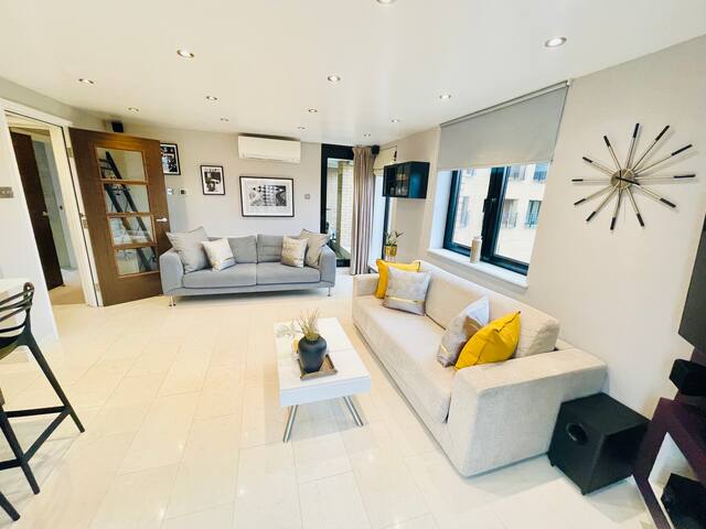 Classic 2 bedroom apartment in Cromwell Road.