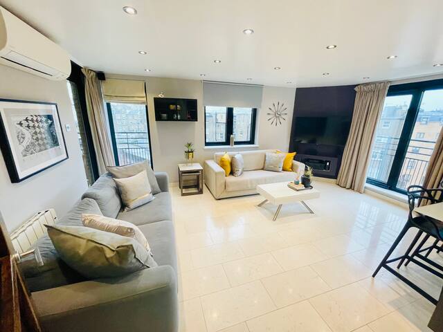 Classic 2 bedroom apartment in Cromwell Road. gallery image 5